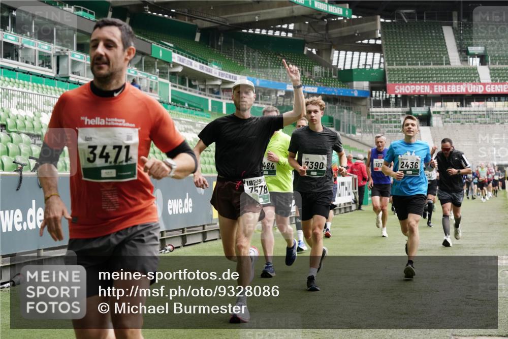 05.10.2025 - 20. swb-Marathon Bremen Michael Burmester http://msf.ph/oto/9328086 05.10.2025 12:56:55 Laufen im Stadion 31, 246, 299, 305, 479, 591, 833, 1161, 1380, 1382, 1595, 1627, 1679, 1971, 1977, 2166, 2263, 2269, 2436, 2438, 2571, 2634, 3392, 3471, 3606, 3813, 3980, 4101, 4484, 5104, 5246, 5255, 5419, 5469, 5503, 5664, 6176, 6250, 6267, 6375, 6451, 6493, 6510, 6864, 6926, 7000, 7017, 7086, 7283, 7292, 7320, 7390, 7431, 7490, 7546, 7578, 7783, 7920, 8479, 8564, 8973, 9054, 9129, 325, 830, 901, 984, 989, 2134, 2149, 3161, 4052, 4288, 4485, 5370, 5490, 6070, 6441, 8144 meine-sportfotos.de