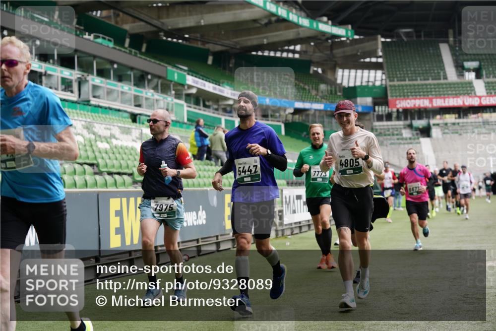 05.10.2025 - 20. swb-Marathon Bremen Michael Burmester http://msf.ph/oto/9328089 05.10.2025 12:52:32 Laufen im Stadion 550, 590, 615, 793, 1029, 1298, 1431, 1550, 1552, 1600, 2595, 3033, 3041, 3178, 3626, 4218, 4362, 4746, 4805, 4914, 4935, 5068, 5108, 5416, 5447, 5459, 5561, 5675, 6367, 6630, 6677, 7012, 7031, 7277, 7293, 7313, 7416, 7419, 7634, 7773, 7975, 8218, 8297, 8349, 8431, 8534, 8558, 8580, 8701, 8921, 9115, 10338, 754, 914, 1120, 1748, 1926, 2283, 2447, 4652, 4781, 5847, 5910, 6773, 7713, 8740 meine-sportfotos.de