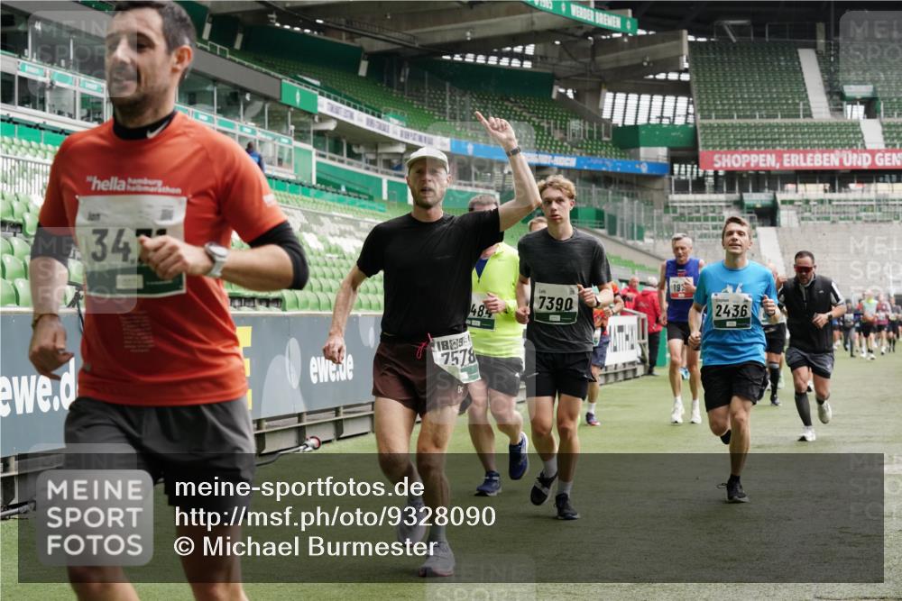 05.10.2025 - 20. swb-Marathon Bremen Michael Burmester http://msf.ph/oto/9328090 05.10.2025 12:56:55 Laufen im Stadion 31, 246, 299, 305, 479, 591, 833, 1161, 1380, 1382, 1595, 1627, 1679, 1971, 1977, 2166, 2263, 2269, 2436, 2438, 2571, 2634, 3392, 3471, 3606, 3813, 3980, 4101, 4484, 5104, 5246, 5255, 5419, 5469, 5503, 5664, 6176, 6250, 6267, 6375, 6451, 6493, 6510, 6864, 6926, 7000, 7017, 7086, 7283, 7292, 7320, 7390, 7431, 7490, 7546, 7578, 7783, 7920, 8479, 8564, 8973, 9054, 9129, 325, 830, 901, 984, 989, 2134, 2149, 3161, 4052, 4288, 4485, 5370, 5490, 6070, 6441, 8144 meine-sportfotos.de