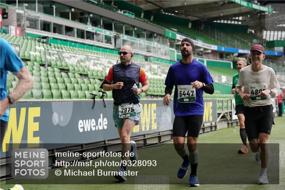 05.10.2025 - 20. swb-Marathon Bremen Michael Burmester http://msf.ph/oto/9328093 05.10.2025 12:52:33 Laufen im Stadion 550, 590, 615, 793, 1029, 1298, 1431, 1550, 1552, 1600, 2595, 3033, 3041, 3178, 3626, 4218, 4362, 4746, 4805, 4914, 4935, 5068, 5108, 5416, 5447, 5459, 5561, 5675, 5866, 6367, 6630, 6677, 7012, 7031, 7277, 7293, 7313, 7416, 7419, 7634, 7773, 7975, 8218, 8297, 8349, 8431, 8534, 8558, 8580, 8701, 8921, 9115, 10338, 754, 914, 1120, 1748, 1926, 2283, 2447, 4652, 4781, 5847, 5910, 6773, 8740 meine-sportfotos.de