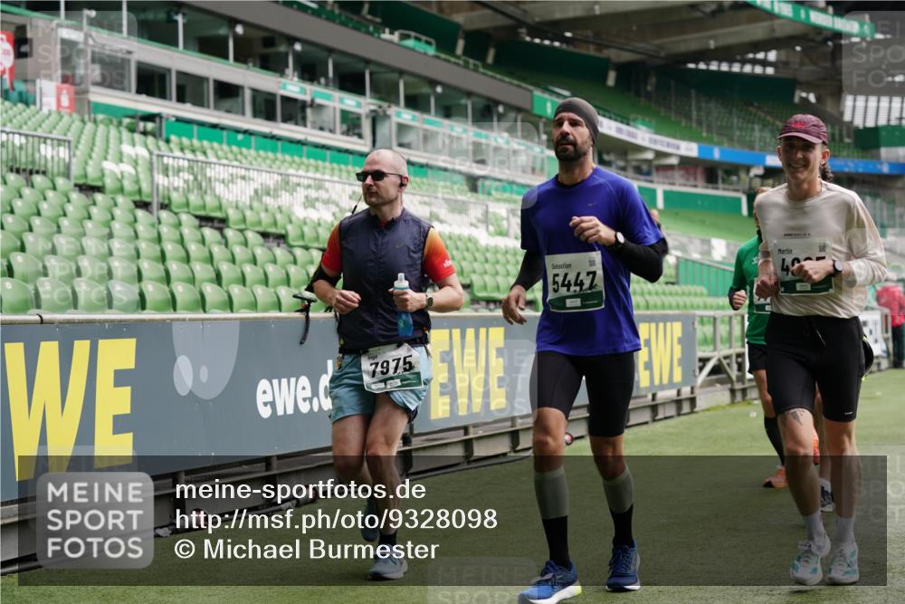 05.10.2025 - 20. swb-Marathon Bremen Michael Burmester http://msf.ph/oto/9328098 05.10.2025 12:52:33 Laufen im Stadion 550, 590, 615, 793, 1029, 1298, 1431, 1550, 1552, 1600, 2595, 3033, 3041, 3178, 3626, 4218, 4362, 4746, 4805, 4914, 4935, 5068, 5108, 5416, 5447, 5459, 5561, 5675, 5866, 6367, 6630, 6677, 7012, 7031, 7277, 7293, 7313, 7416, 7419, 7634, 7773, 7975, 8218, 8297, 8349, 8431, 8534, 8558, 8580, 8701, 8921, 9115, 10338, 754, 914, 1120, 1748, 1926, 2283, 2447, 4652, 4781, 5847, 5910, 6773, 8740 meine-sportfotos.de