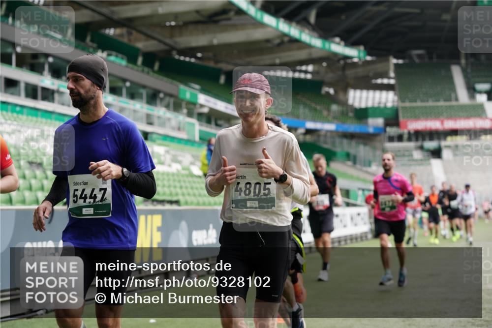 05.10.2025 - 20. swb-Marathon Bremen Michael Burmester http://msf.ph/oto/9328102 05.10.2025 12:52:33 Laufen im Stadion 550, 590, 615, 793, 1029, 1298, 1431, 1550, 1552, 1600, 2595, 3033, 3041, 3178, 3626, 4218, 4362, 4746, 4805, 4914, 4935, 5068, 5108, 5416, 5447, 5459, 5561, 5675, 5866, 6367, 6630, 6677, 7012, 7031, 7277, 7293, 7313, 7416, 7419, 7634, 7773, 7975, 8218, 8297, 8349, 8431, 8534, 8558, 8580, 8701, 8921, 9115, 10338, 754, 914, 1120, 1748, 1926, 2283, 2447, 4652, 4781, 5847, 5910, 6773, 8740 meine-sportfotos.de