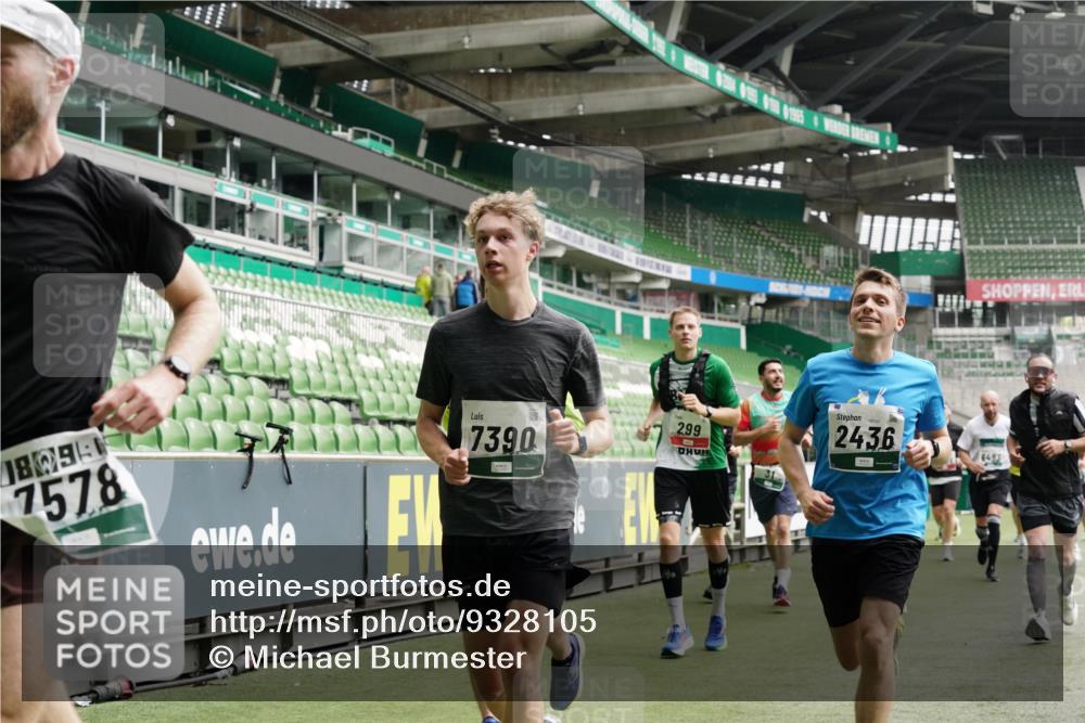 05.10.2025 - 20. swb-Marathon Bremen Michael Burmester http://msf.ph/oto/9328105 05.10.2025 12:56:56 Laufen im Stadion 31, 246, 299, 305, 479, 591, 833, 1161, 1380, 1382, 1595, 1627, 1679, 1971, 1977, 2166, 2263, 2269, 2436, 2438, 2571, 2634, 3392, 3471, 3606, 3813, 3980, 4101, 4484, 5104, 5246, 5255, 5419, 5469, 5503, 5664, 6176, 6250, 6267, 6375, 6451, 6493, 6510, 6864, 6926, 7000, 7017, 7086, 7283, 7292, 7320, 7390, 7431, 7490, 7546, 7578, 7783, 7920, 8479, 8564, 8903, 8973, 9054, 9129, 325, 830, 901, 984, 989, 2134, 2149, 3161, 4052, 4288, 4485, 5370, 5490, 6070, 6441, 8144 meine-sportfotos.de