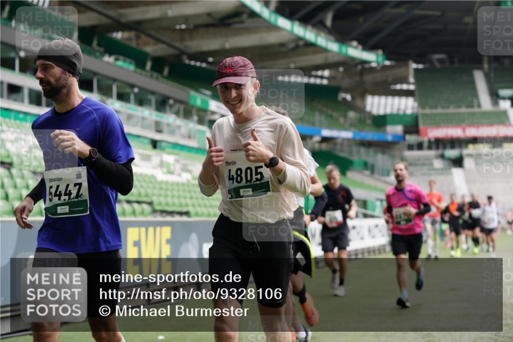 05.10.2025 - 20. swb-Marathon Bremen Michael Burmester http://msf.ph/oto/9328106 05.10.2025 12:52:33 Laufen im Stadion 550, 590, 615, 793, 1029, 1298, 1431, 1550, 1552, 1600, 2595, 3033, 3041, 3178, 3626, 4218, 4362, 4746, 4805, 4914, 4935, 5068, 5108, 5416, 5447, 5459, 5561, 5675, 5866, 6367, 6630, 6677, 7012, 7031, 7277, 7293, 7313, 7416, 7419, 7634, 7773, 7975, 8218, 8297, 8349, 8431, 8534, 8558, 8580, 8701, 8921, 9115, 10338, 754, 914, 1120, 1748, 1926, 2283, 2447, 4652, 4781, 5847, 5910, 6773, 8740 meine-sportfotos.de