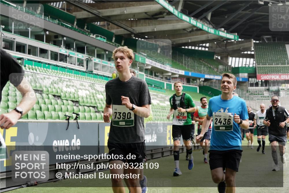 05.10.2025 - 20. swb-Marathon Bremen Michael Burmester http://msf.ph/oto/9328109 05.10.2025 12:56:56 Laufen im Stadion 31, 246, 299, 305, 479, 591, 833, 1161, 1380, 1382, 1595, 1627, 1679, 1971, 1977, 2166, 2263, 2269, 2436, 2438, 2571, 2634, 3392, 3471, 3606, 3813, 3980, 4101, 4484, 5104, 5246, 5255, 5419, 5469, 5503, 5664, 6176, 6250, 6267, 6375, 6451, 6493, 6510, 6864, 6926, 7000, 7017, 7086, 7283, 7292, 7320, 7390, 7431, 7490, 7546, 7578, 7783, 7920, 8479, 8564, 8903, 8973, 9054, 9129, 325, 830, 901, 984, 989, 2134, 2149, 3161, 4052, 4288, 4485, 5370, 5490, 6070, 6441, 8144 meine-sportfotos.de