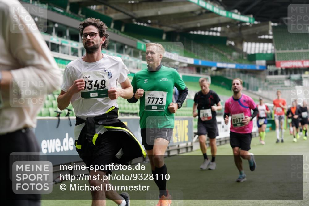 05.10.2025 - 20. swb-Marathon Bremen Michael Burmester http://msf.ph/oto/9328110 05.10.2025 12:52:34 Laufen im Stadion 550, 590, 615, 793, 1029, 1298, 1367, 1431, 1550, 1552, 1600, 2072, 2595, 3033, 3041, 3178, 3626, 4218, 4362, 4746, 4805, 4914, 4935, 5068, 5108, 5416, 5447, 5459, 5561, 5675, 5866, 6367, 6630, 6677, 7012, 7031, 7277, 7293, 7313, 7416, 7419, 7634, 7773, 7975, 8218, 8297, 8349, 8431, 8534, 8558, 8580, 8701, 8921, 9115, 10338, 754, 914, 1120, 1748, 1926, 2283, 2447, 4652, 4781, 5847, 6773, 8740 meine-sportfotos.de