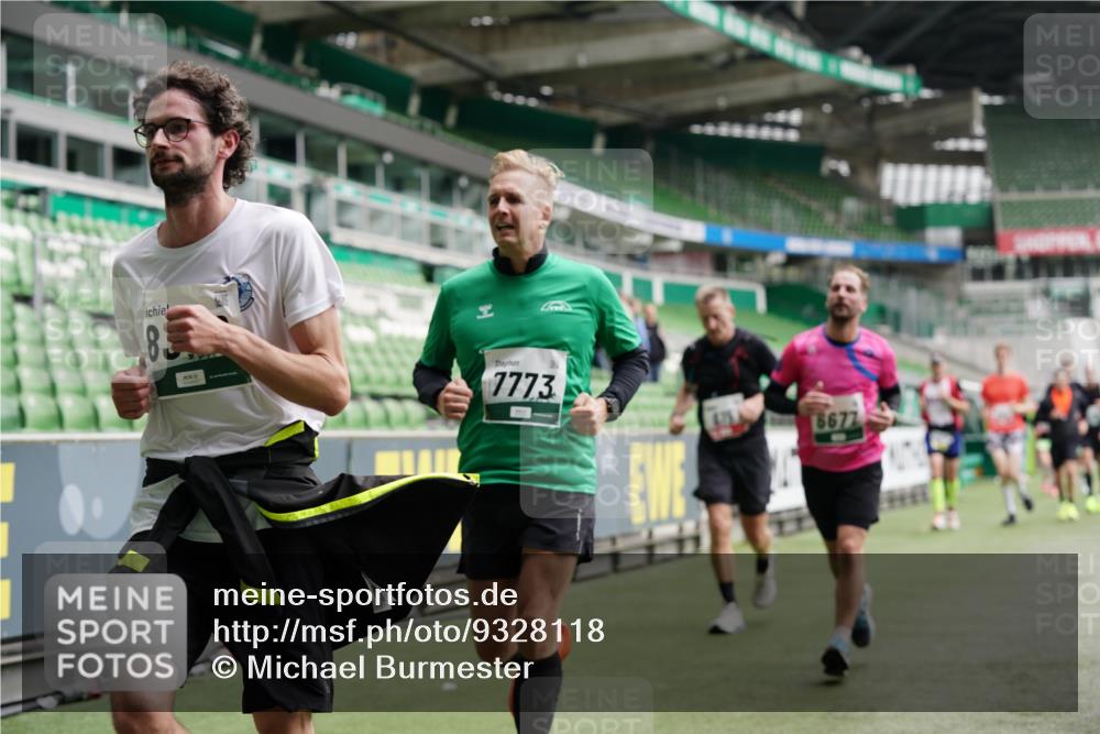 05.10.2025 - 20. swb-Marathon Bremen Michael Burmester http://msf.ph/oto/9328118 05.10.2025 12:52:34 Laufen im Stadion 550, 590, 615, 793, 1029, 1298, 1367, 1431, 1550, 1552, 1600, 2072, 2595, 3033, 3041, 3178, 3626, 4218, 4362, 4746, 4805, 4914, 4935, 5068, 5108, 5416, 5447, 5459, 5561, 5675, 5866, 6367, 6630, 6677, 7012, 7031, 7277, 7293, 7313, 7416, 7419, 7634, 7773, 7975, 8218, 8297, 8349, 8431, 8534, 8558, 8580, 8701, 8921, 9115, 10338, 754, 914, 1120, 1748, 1926, 2283, 2447, 4652, 4781, 5847, 6773, 8740 meine-sportfotos.de
