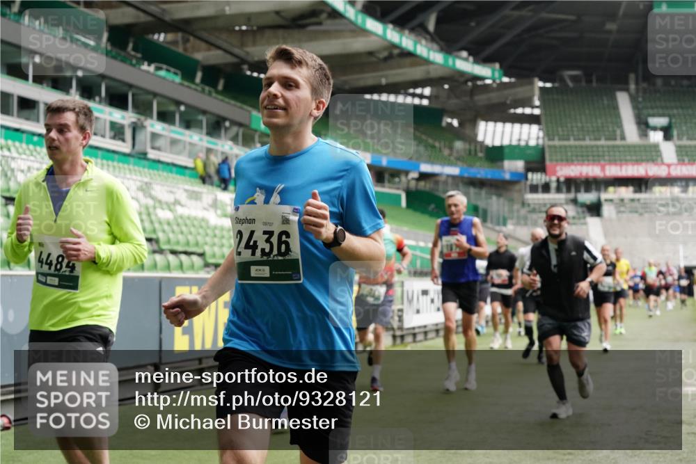 05.10.2025 - 20. swb-Marathon Bremen Michael Burmester http://msf.ph/oto/9328121 05.10.2025 12:56:57 Laufen im Stadion 31, 246, 299, 305, 479, 591, 833, 1161, 1380, 1382, 1595, 1627, 1679, 1971, 1977, 2166, 2263, 2269, 2436, 2438, 2571, 2634, 3392, 3471, 3606, 3813, 3980, 4101, 4484, 5104, 5246, 5255, 5419, 5469, 5503, 5664, 6176, 6250, 6267, 6375, 6451, 6493, 6510, 6768, 6864, 6926, 7000, 7017, 7086, 7283, 7292, 7320, 7390, 7431, 7490, 7546, 7578, 7783, 7920, 8479, 8564, 8903, 8973, 9054, 9129, 325, 830, 901, 989, 2134, 2149, 3161, 4052, 4485, 5370, 5490, 6070, 6441, 8144 meine-sportfotos.de