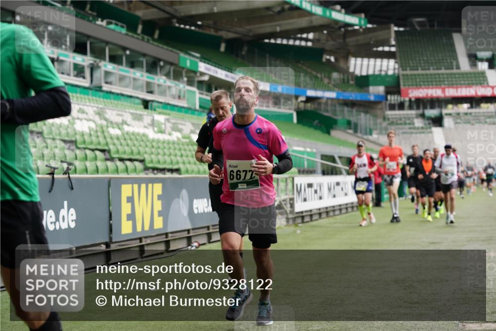 05.10.2025 - 20. swb-Marathon Bremen Michael Burmester http://msf.ph/oto/9328122 05.10.2025 12:52:35 Laufen im Stadion 550, 590, 615, 793, 1029, 1298, 1367, 1431, 1550, 1552, 1600, 2072, 2595, 3033, 3041, 3178, 3626, 4218, 4362, 4573, 4746, 4805, 4914, 4935, 5068, 5108, 5416, 5447, 5459, 5561, 5675, 5866, 6367, 6630, 6677, 7012, 7031, 7277, 7293, 7313, 7416, 7419, 7634, 7773, 7975, 8218, 8297, 8349, 8431, 8534, 8558, 8580, 8701, 8921, 9115, 10338, 754, 914, 1120, 1926, 2283, 2447, 3178, 4652, 4781, 5108, 5847, 6773, 8740 meine-sportfotos.de
