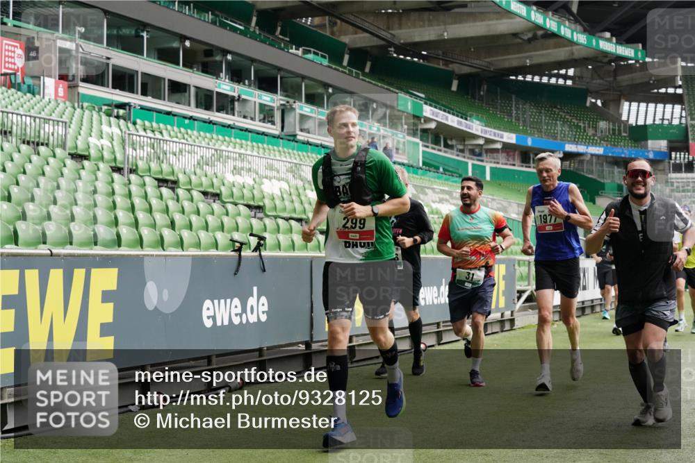 05.10.2025 - 20. swb-Marathon Bremen Michael Burmester http://msf.ph/oto/9328125 05.10.2025 12:56:58 Laufen im Stadion 31, 246, 299, 305, 479, 591, 833, 1161, 1380, 1382, 1595, 1627, 1679, 1971, 1977, 2166, 2263, 2269, 2436, 2438, 2571, 2634, 3392, 3471, 3606, 3813, 3980, 4101, 4484, 5104, 5246, 5255, 5419, 5469, 5503, 5664, 6176, 6250, 6267, 6375, 6451, 6493, 6510, 6768, 6864, 6926, 7000, 7017, 7086, 7283, 7292, 7320, 7390, 7431, 7490, 7546, 7578, 7783, 7920, 8479, 8564, 8903, 8973, 9054, 9129, 325, 830, 901, 989, 2134, 2149, 3161, 4052, 4485, 5370, 5490, 6070, 6441 meine-sportfotos.de