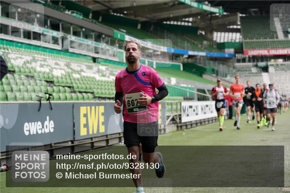 05.10.2025 - 20. swb-Marathon Bremen Michael Burmester http://msf.ph/oto/9328130 05.10.2025 12:52:36 Laufen im Stadion 550, 590, 615, 793, 1029, 1298, 1367, 1431, 1550, 1552, 1600, 2072, 2595, 3033, 3041, 3626, 4218, 4362, 4573, 4746, 4805, 4914, 4935, 5068, 5416, 5447, 5459, 5561, 5675, 5866, 6367, 6630, 6677, 7012, 7031, 7277, 7293, 7313, 7416, 7419, 7634, 7773, 7975, 8218, 8297, 8349, 8431, 8534, 8558, 8580, 8701, 8921, 9115, 10338, 754, 914, 1120, 1926, 3178, 4652, 4781, 5108, 5847, 6773, 7419, 8740 meine-sportfotos.de