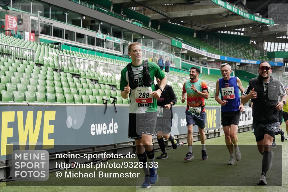 05.10.2025 - 20. swb-Marathon Bremen Michael Burmester http://msf.ph/oto/9328133 05.10.2025 12:56:58 Laufen im Stadion 31, 246, 299, 305, 479, 591, 833, 1161, 1380, 1382, 1595, 1627, 1679, 1971, 1977, 2166, 2263, 2269, 2436, 2438, 2571, 2634, 3392, 3471, 3606, 3813, 3980, 4101, 4484, 5104, 5246, 5255, 5419, 5469, 5503, 5664, 6176, 6250, 6267, 6375, 6451, 6493, 6510, 6768, 6864, 6926, 7000, 7017, 7086, 7283, 7292, 7320, 7390, 7431, 7490, 7546, 7578, 7783, 7920, 8479, 8564, 8903, 8973, 9054, 9129, 325, 830, 901, 989, 2134, 2149, 3161, 4052, 4485, 5370, 5490, 6070, 6441 meine-sportfotos.de
