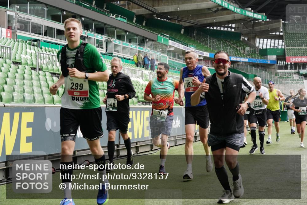 05.10.2025 - 20. swb-Marathon Bremen Michael Burmester http://msf.ph/oto/9328137 05.10.2025 12:56:58 Laufen im Stadion 31, 246, 299, 305, 479, 591, 833, 1161, 1380, 1382, 1595, 1627, 1679, 1971, 1977, 2166, 2263, 2269, 2436, 2438, 2571, 2634, 3392, 3471, 3606, 3813, 3980, 4101, 4484, 5104, 5246, 5255, 5419, 5469, 5503, 5664, 6176, 6250, 6267, 6375, 6451, 6493, 6510, 6768, 6864, 6926, 7000, 7017, 7086, 7283, 7292, 7320, 7390, 7431, 7490, 7546, 7578, 7783, 7920, 8479, 8564, 8903, 8973, 9054, 9129, 325, 830, 901, 989, 2134, 2149, 3161, 4052, 4485, 5370, 5490, 6070, 6441 meine-sportfotos.de