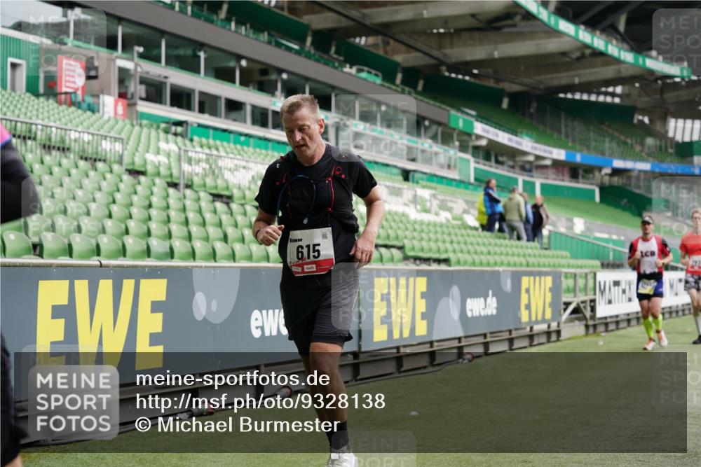 05.10.2025 - 20. swb-Marathon Bremen Michael Burmester http://msf.ph/oto/9328138 05.10.2025 12:52:37 Laufen im Stadion 550, 590, 615, 793, 1029, 1298, 1367, 1431, 1550, 1552, 1600, 2072, 2595, 3033, 3041, 3626, 4218, 4362, 4573, 4746, 4805, 4914, 4935, 5068, 5416, 5447, 5459, 5561, 5675, 5866, 6367, 6630, 6677, 7012, 7031, 7277, 7293, 7313, 7416, 7634, 7773, 7975, 8218, 8297, 8349, 8431, 8534, 8558, 8580, 8701, 8921, 9115, 10338, 754, 914, 1120, 1926, 3178, 4652, 4781, 5108, 5416, 5847, 6773, 7419, 8740 meine-sportfotos.de