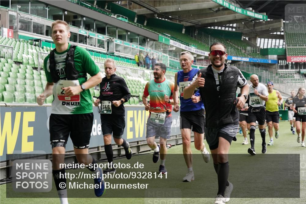 05.10.2025 - 20. swb-Marathon Bremen Michael Burmester http://msf.ph/oto/9328141 05.10.2025 12:56:59 Laufen im Stadion 31, 246, 299, 305, 479, 591, 833, 1161, 1380, 1382, 1595, 1627, 1679, 1971, 1977, 2166, 2263, 2269, 2436, 2438, 2571, 2634, 3392, 3471, 3606, 3813, 3980, 4101, 4484, 5104, 5246, 5255, 5419, 5469, 5503, 5664, 6176, 6250, 6267, 6375, 6451, 6493, 6510, 6768, 6864, 6926, 7000, 7017, 7086, 7283, 7292, 7320, 7371, 7390, 7431, 7490, 7546, 7578, 7783, 7920, 8479, 8564, 8903, 8973, 9054, 9129, 325, 830, 901, 989, 2134, 2149, 3161, 4052, 4485, 5370, 5490, 6070, 6441 meine-sportfotos.de
