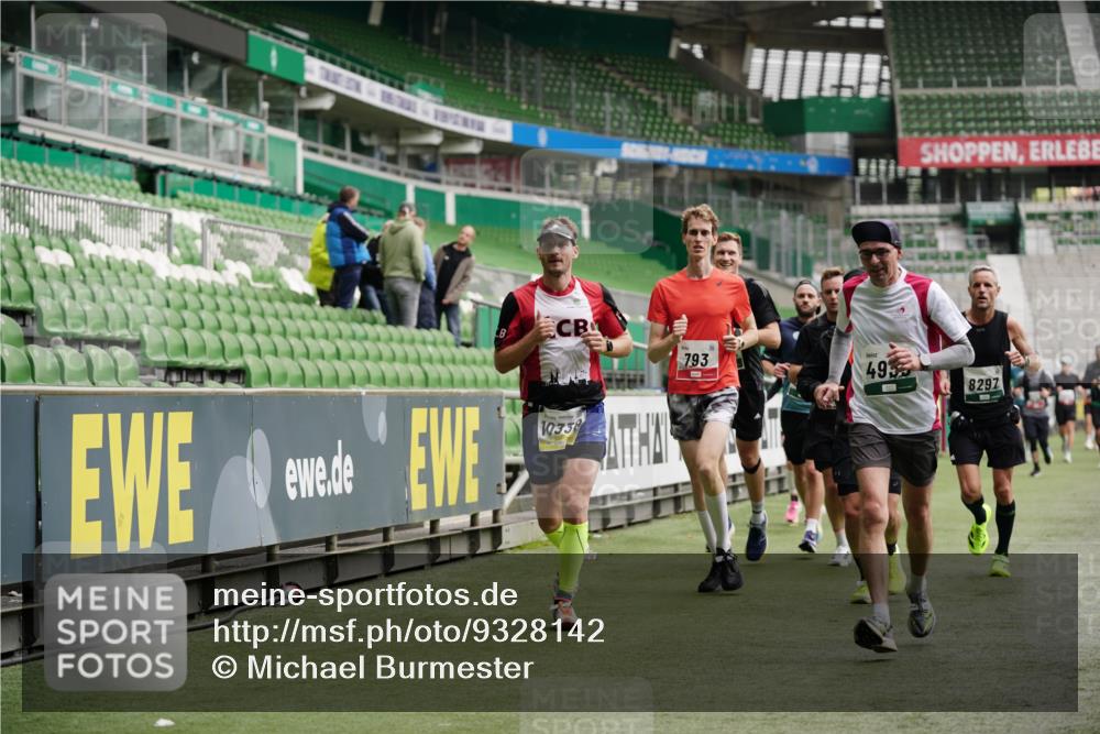 05.10.2025 - 20. swb-Marathon Bremen Michael Burmester http://msf.ph/oto/9328142 05.10.2025 12:52:38 Laufen im Stadion 550, 590, 615, 793, 832, 1029, 1298, 1367, 1431, 1550, 1552, 1600, 2072, 2595, 3033, 3041, 3626, 4218, 4362, 4573, 4746, 4805, 4914, 4935, 5068, 5447, 5459, 5561, 5675, 5866, 6367, 6630, 6677, 7012, 7031, 7277, 7293, 7313, 7416, 7634, 7773, 7975, 8218, 8297, 8349, 8431, 8534, 8558, 8580, 8701, 8921, 9115, 10338, 754, 914, 1029, 1120, 1926, 3178, 4652, 4781, 5068, 5108, 5416, 5847, 6773, 7419 meine-sportfotos.de