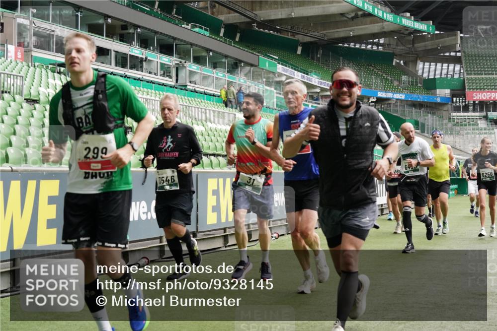 05.10.2025 - 20. swb-Marathon Bremen Michael Burmester http://msf.ph/oto/9328145 05.10.2025 12:56:59 Laufen im Stadion 31, 246, 299, 305, 479, 591, 833, 1161, 1380, 1382, 1595, 1627, 1679, 1971, 1977, 2166, 2263, 2269, 2436, 2438, 2571, 2634, 3392, 3471, 3606, 3813, 3980, 4101, 4484, 5104, 5246, 5255, 5419, 5469, 5503, 5664, 6176, 6250, 6267, 6375, 6451, 6493, 6510, 6768, 6864, 6926, 7000, 7017, 7086, 7283, 7292, 7320, 7371, 7390, 7431, 7490, 7546, 7578, 7783, 7920, 8479, 8564, 8903, 8973, 9054, 9129, 325, 830, 901, 989, 2134, 2149, 3161, 4052, 4485, 5370, 5490, 6070, 6441 meine-sportfotos.de
