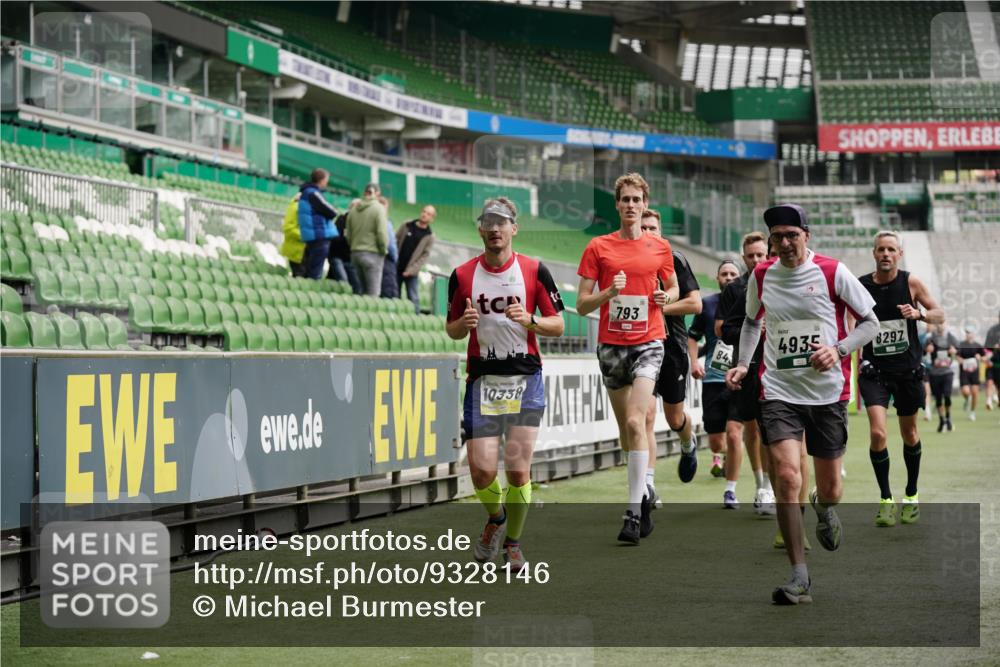 05.10.2025 - 20. swb-Marathon Bremen Michael Burmester http://msf.ph/oto/9328146 05.10.2025 12:52:39 Laufen im Stadion 550, 590, 615, 793, 832, 1298, 1367, 1431, 1550, 1552, 1600, 2072, 2595, 3033, 3041, 3626, 4218, 4362, 4573, 4746, 4805, 4914, 4935, 5169, 5447, 5459, 5561, 5675, 5866, 6367, 6630, 6677, 7012, 7031, 7277, 7293, 7313, 7416, 7634, 7773, 7975, 8218, 8297, 8349, 8431, 8534, 8558, 8580, 8701, 8921, 9115, 10338, 754, 914, 1029, 1926, 3178, 4652, 4781, 5068, 5108, 5416, 5847, 6773, 7313, 7419 meine-sportfotos.de