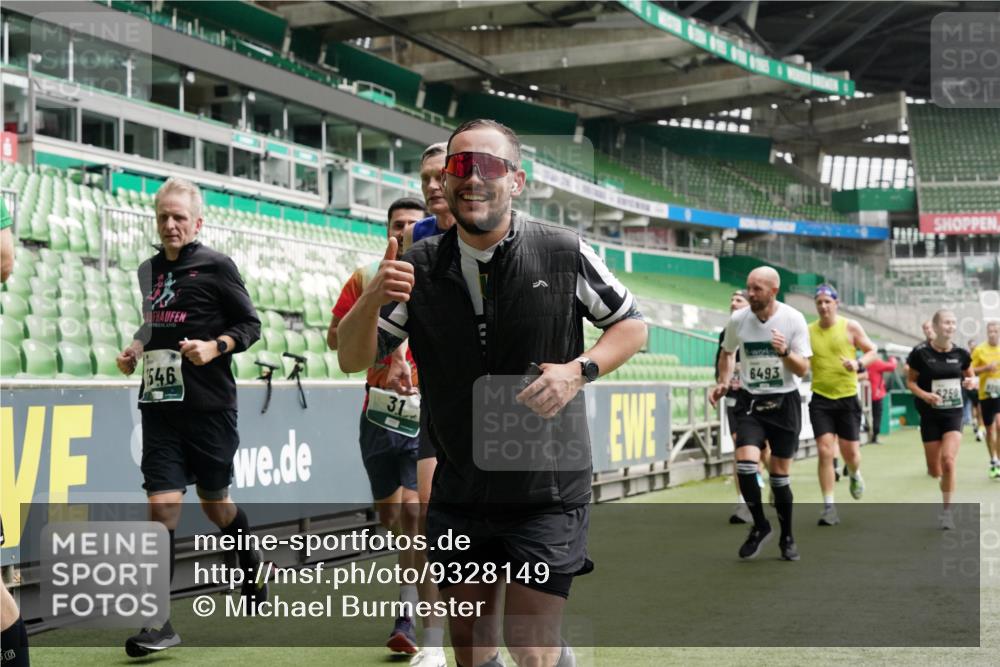 05.10.2025 - 20. swb-Marathon Bremen Michael Burmester http://msf.ph/oto/9328149 05.10.2025 12:56:59 Laufen im Stadion 31, 246, 299, 305, 479, 591, 833, 1161, 1380, 1382, 1595, 1627, 1679, 1971, 1977, 2166, 2263, 2269, 2436, 2438, 2571, 2634, 3392, 3471, 3606, 3813, 3980, 4101, 4484, 5104, 5246, 5255, 5419, 5469, 5503, 5664, 6176, 6250, 6267, 6375, 6451, 6493, 6510, 6768, 6864, 6926, 7000, 7017, 7086, 7283, 7292, 7320, 7371, 7390, 7431, 7490, 7546, 7578, 7783, 7920, 8479, 8564, 8903, 8973, 9054, 9129, 325, 830, 901, 989, 2134, 2149, 3161, 4052, 4485, 5370, 5490, 6070, 6441 meine-sportfotos.de
