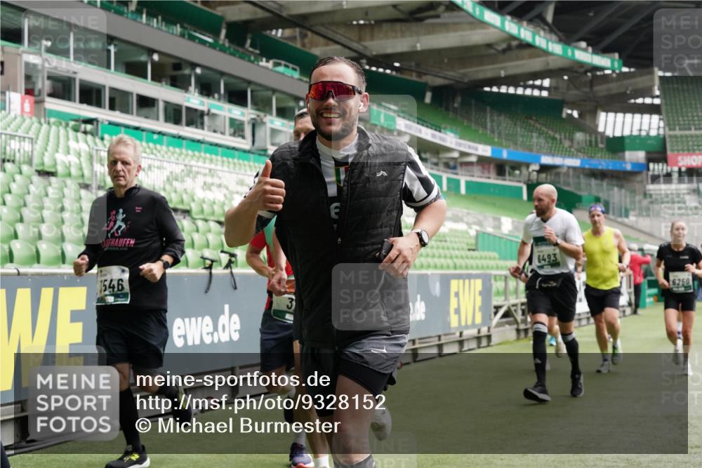 05.10.2025 - 20. swb-Marathon Bremen Michael Burmester http://msf.ph/oto/9328152 05.10.2025 12:56:59 Laufen im Stadion 31, 246, 299, 305, 479, 591, 833, 1161, 1380, 1382, 1595, 1627, 1679, 1971, 1977, 2166, 2263, 2269, 2436, 2438, 2571, 2634, 3392, 3471, 3606, 3813, 3980, 4101, 4484, 5104, 5246, 5255, 5419, 5469, 5503, 5664, 6176, 6250, 6267, 6375, 6451, 6493, 6510, 6768, 6864, 6926, 7000, 7017, 7086, 7283, 7292, 7320, 7371, 7390, 7431, 7490, 7546, 7578, 7783, 7920, 8479, 8564, 8903, 8973, 9054, 9129, 325, 830, 901, 989, 2134, 2149, 3161, 4052, 4485, 5370, 5490, 6070, 6441 meine-sportfotos.de