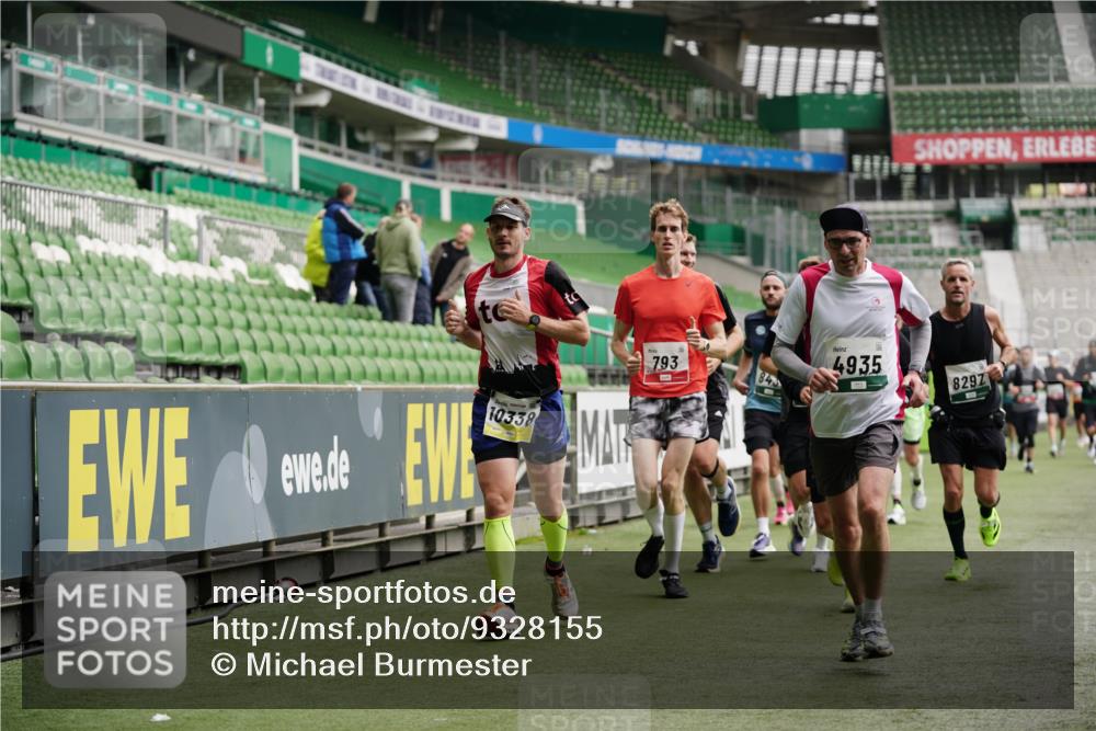 05.10.2025 - 20. swb-Marathon Bremen Michael Burmester http://msf.ph/oto/9328155 05.10.2025 12:52:39 Laufen im Stadion 550, 590, 615, 793, 832, 1298, 1367, 1431, 1550, 1552, 1600, 2072, 2595, 3033, 3041, 3626, 4218, 4362, 4573, 4746, 4805, 4914, 4935, 5169, 5447, 5459, 5561, 5675, 5866, 6367, 6630, 6677, 7012, 7031, 7277, 7293, 7313, 7416, 7634, 7773, 7975, 8218, 8297, 8349, 8431, 8534, 8558, 8580, 8701, 8921, 9115, 10338, 754, 914, 1029, 1926, 3178, 4652, 4781, 5068, 5108, 5416, 5847, 6773, 7313, 7419 meine-sportfotos.de
