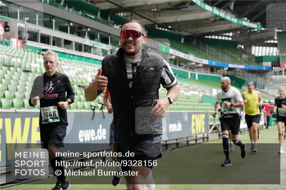 05.10.2025 - 20. swb-Marathon Bremen Michael Burmester http://msf.ph/oto/9328156 05.10.2025 12:56:59 Laufen im Stadion 31, 246, 299, 305, 479, 591, 833, 1161, 1380, 1382, 1595, 1627, 1679, 1971, 1977, 2166, 2263, 2269, 2436, 2438, 2571, 2634, 3392, 3471, 3606, 3813, 3980, 4101, 4484, 5104, 5246, 5255, 5419, 5469, 5503, 5664, 6176, 6250, 6267, 6375, 6451, 6493, 6510, 6768, 6864, 6926, 7000, 7017, 7086, 7283, 7292, 7320, 7371, 7390, 7431, 7490, 7546, 7578, 7783, 7920, 8479, 8564, 8903, 8973, 9054, 9129, 325, 830, 901, 989, 2134, 2149, 3161, 4052, 4485, 5370, 5490, 6070, 6441 meine-sportfotos.de
