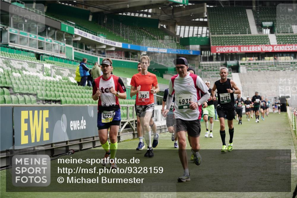 05.10.2025 - 20. swb-Marathon Bremen Michael Burmester http://msf.ph/oto/9328159 05.10.2025 12:52:39 Laufen im Stadion 550, 590, 615, 793, 832, 1298, 1367, 1431, 1550, 1552, 1600, 2072, 2595, 3033, 3041, 3626, 4218, 4362, 4573, 4746, 4805, 4914, 4935, 5169, 5447, 5459, 5561, 5675, 5866, 6367, 6630, 6677, 7012, 7031, 7277, 7293, 7313, 7416, 7634, 7773, 7975, 8218, 8297, 8349, 8431, 8534, 8558, 8580, 8701, 8921, 9115, 10338, 754, 914, 1029, 1926, 3178, 4652, 4781, 5068, 5108, 5416, 5847, 6773, 7313, 7419 meine-sportfotos.de