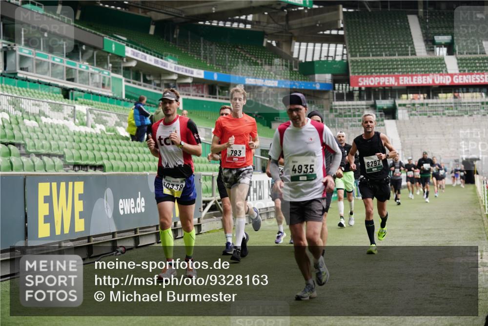 05.10.2025 - 20. swb-Marathon Bremen Michael Burmester http://msf.ph/oto/9328163 05.10.2025 12:52:39 Laufen im Stadion 550, 590, 615, 793, 832, 1298, 1367, 1431, 1550, 1552, 1600, 2072, 2595, 3033, 3041, 3626, 4218, 4362, 4573, 4746, 4805, 4914, 4935, 5169, 5447, 5459, 5561, 5675, 5866, 6367, 6630, 6677, 7012, 7031, 7277, 7293, 7313, 7416, 7634, 7773, 7975, 8218, 8297, 8349, 8431, 8534, 8558, 8580, 8701, 8921, 9115, 10338, 754, 914, 1029, 1926, 3178, 4652, 4781, 5068, 5108, 5416, 5847, 6773, 7313, 7419 meine-sportfotos.de