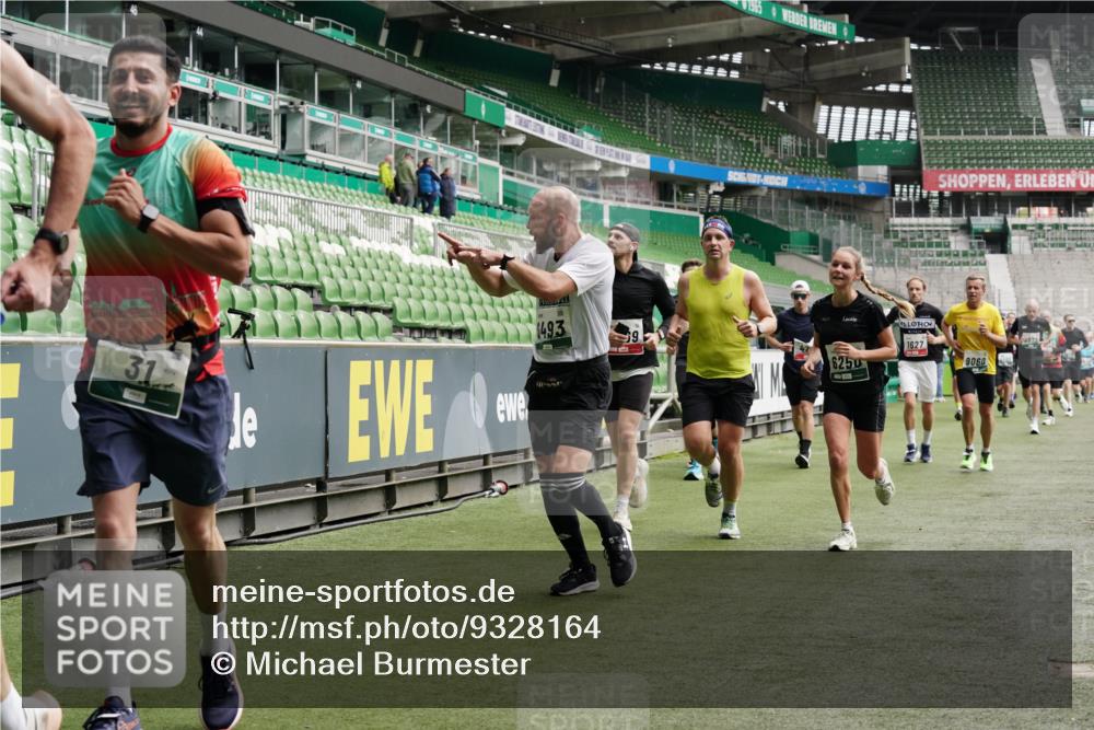 05.10.2025 - 20. swb-Marathon Bremen Michael Burmester http://msf.ph/oto/9328164 05.10.2025 12:57:00 Laufen im Stadion 31, 246, 299, 305, 479, 591, 833, 1161, 1380, 1382, 1595, 1627, 1679, 1971, 1977, 2166, 2263, 2269, 2436, 2438, 2522, 2571, 2634, 3392, 3471, 3606, 3813, 3980, 4101, 4484, 5104, 5246, 5255, 5419, 5469, 5503, 5664, 6176, 6250, 6267, 6375, 6451, 6486, 6493, 6510, 6768, 6864, 6926, 7000, 7017, 7086, 7283, 7292, 7320, 7371, 7390, 7431, 7490, 7546, 7578, 7783, 8479, 8564, 8903, 8973, 9054, 9129, 325, 830, 901, 989, 2134, 2149, 3161, 4052, 4485, 5370, 5469, 5490, 6070, 6441 meine-sportfotos.de