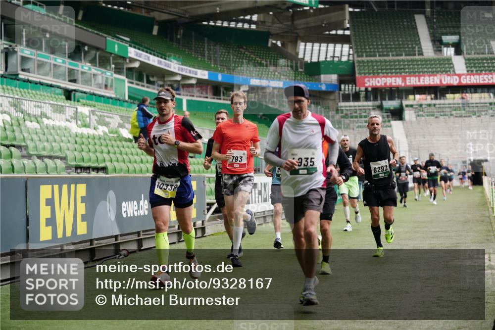 05.10.2025 - 20. swb-Marathon Bremen Michael Burmester http://msf.ph/oto/9328167 05.10.2025 12:52:40 Laufen im Stadion 550, 590, 615, 793, 832, 1298, 1367, 1431, 1550, 1552, 1600, 2072, 2595, 3033, 3041, 3626, 4218, 4362, 4573, 4746, 4805, 4914, 4935, 5169, 5447, 5459, 5561, 5675, 5866, 6367, 6630, 6677, 7012, 7031, 7277, 7293, 7416, 7634, 7773, 7975, 8218, 8297, 8349, 8431, 8534, 8558, 8580, 8701, 8921, 9115, 10338, 754, 914, 1029, 1926, 3178, 4652, 4781, 5068, 5108, 5416, 5847, 6773, 7313, 7419, 8534 meine-sportfotos.de