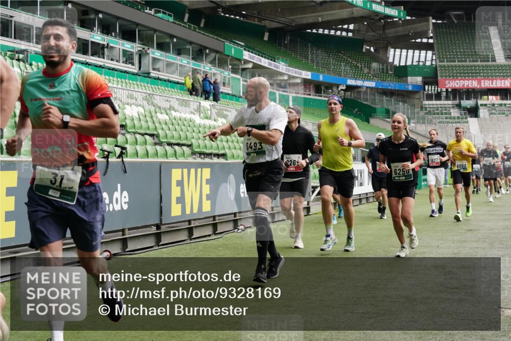 05.10.2025 - 20. swb-Marathon Bremen Michael Burmester http://msf.ph/oto/9328169 05.10.2025 12:57:00 Laufen im Stadion 31, 246, 299, 305, 479, 591, 833, 1161, 1380, 1382, 1595, 1627, 1679, 1971, 1977, 2166, 2263, 2269, 2436, 2438, 2522, 2571, 2634, 3392, 3471, 3606, 3813, 3980, 4101, 4484, 5104, 5246, 5255, 5419, 5469, 5503, 5664, 6176, 6250, 6267, 6375, 6451, 6486, 6493, 6510, 6768, 6864, 6926, 7000, 7017, 7086, 7283, 7292, 7320, 7371, 7390, 7431, 7490, 7546, 7578, 7783, 8479, 8564, 8903, 8973, 9054, 9129, 325, 830, 901, 989, 2134, 2149, 3161, 4052, 4485, 5370, 5469, 5490, 6070, 6441 meine-sportfotos.de