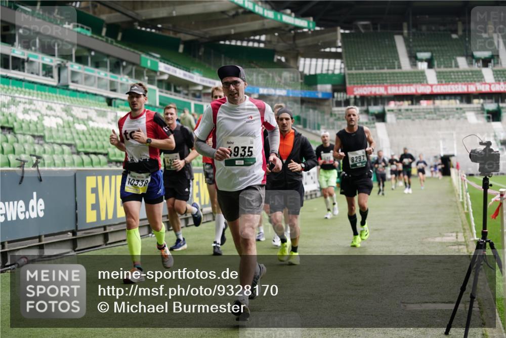 05.10.2025 - 20. swb-Marathon Bremen Michael Burmester http://msf.ph/oto/9328170 05.10.2025 12:52:40 Laufen im Stadion 550, 590, 615, 793, 832, 1298, 1367, 1431, 1550, 1552, 1600, 2072, 2595, 3033, 3041, 3626, 4218, 4362, 4573, 4746, 4805, 4914, 4935, 5169, 5447, 5459, 5561, 5675, 5866, 6367, 6630, 6677, 7012, 7031, 7277, 7293, 7416, 7634, 7773, 7975, 8218, 8297, 8349, 8431, 8534, 8558, 8580, 8701, 8921, 9115, 10338, 754, 914, 1029, 1926, 3178, 4652, 4781, 5068, 5108, 5416, 5847, 6773, 7313, 7419, 8534 meine-sportfotos.de