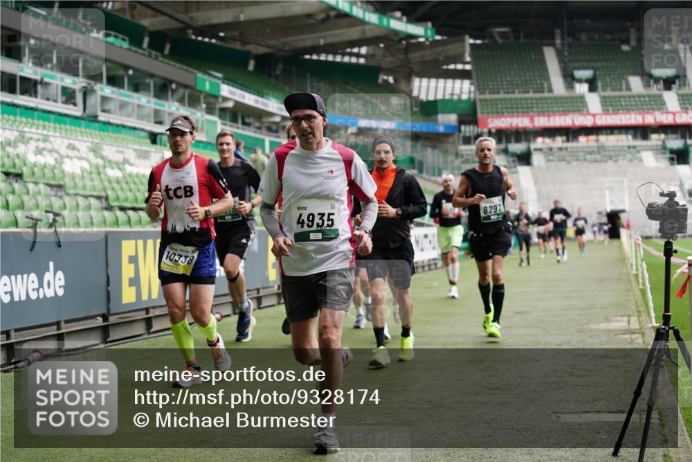 05.10.2025 - 20. swb-Marathon Bremen Michael Burmester http://msf.ph/oto/9328174 05.10.2025 12:52:40 Laufen im Stadion 550, 590, 615, 793, 832, 1298, 1367, 1431, 1550, 1552, 1600, 2072, 2595, 3033, 3041, 3626, 4218, 4362, 4573, 4746, 4805, 4914, 4935, 5169, 5447, 5459, 5561, 5675, 5866, 6367, 6630, 6677, 7012, 7031, 7277, 7293, 7416, 7634, 7773, 7975, 8218, 8297, 8349, 8431, 8534, 8558, 8580, 8701, 8921, 9115, 10338, 754, 914, 1029, 1926, 3178, 4652, 4781, 5068, 5108, 5416, 5847, 6773, 7313, 7419, 8534 meine-sportfotos.de