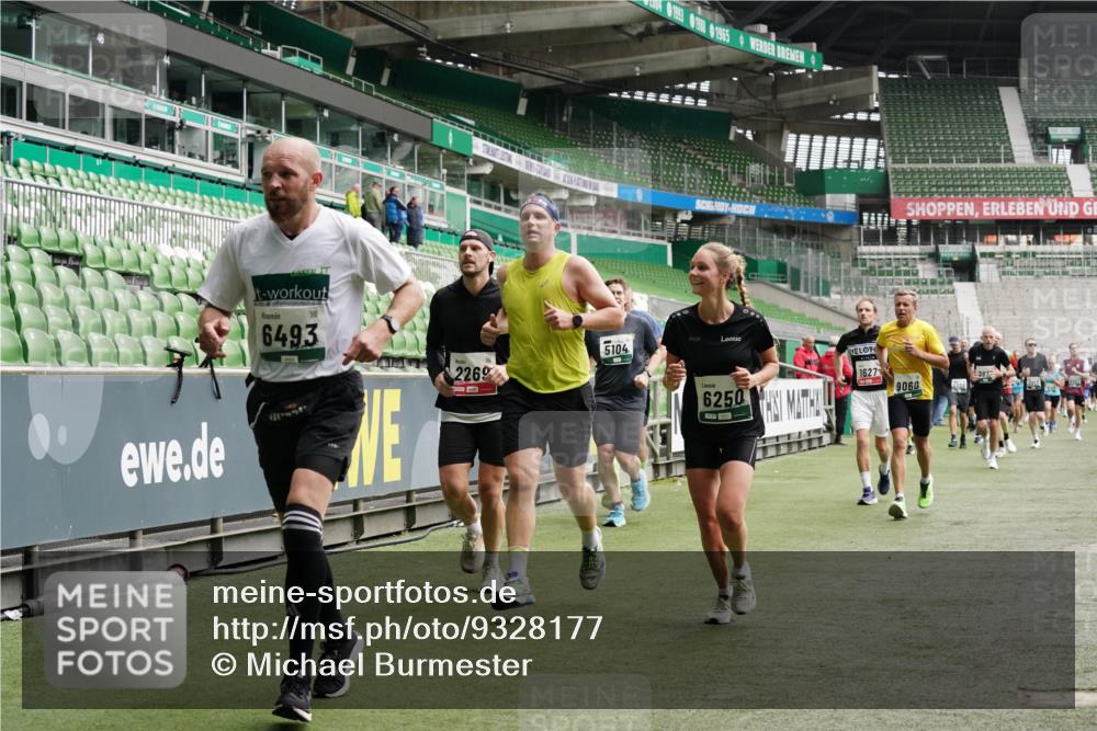 05.10.2025 - 20. swb-Marathon Bremen Michael Burmester http://msf.ph/oto/9328177 05.10.2025 12:57:01 Laufen im Stadion 31, 237, 246, 299, 305, 479, 591, 613, 833, 1161, 1380, 1382, 1595, 1627, 1679, 1971, 1977, 2166, 2263, 2269, 2436, 2438, 2522, 2571, 2634, 3392, 3471, 3606, 3813, 3980, 4101, 4484, 5104, 5246, 5255, 5419, 5503, 5664, 6250, 6267, 6375, 6451, 6486, 6493, 6510, 6768, 6864, 6926, 7000, 7017, 7086, 7283, 7320, 7371, 7390, 7431, 7490, 7546, 7578, 7783, 8023, 8479, 8564, 8903, 8973, 9054, 9129, 325, 830, 901, 989, 2134, 2149, 3161, 4052, 4485, 5469, 5490, 6070, 6441 meine-sportfotos.de