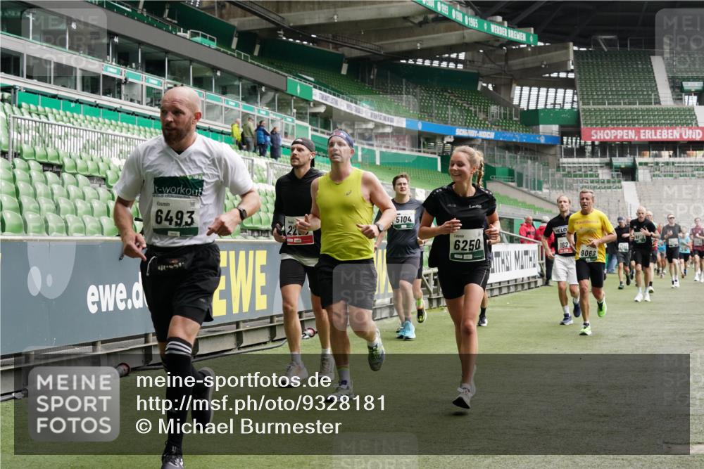 05.10.2025 - 20. swb-Marathon Bremen Michael Burmester http://msf.ph/oto/9328181 05.10.2025 12:57:01 Laufen im Stadion 31, 237, 246, 299, 305, 479, 591, 613, 833, 1161, 1380, 1382, 1595, 1627, 1679, 1971, 1977, 2166, 2263, 2269, 2436, 2438, 2522, 2571, 2634, 3392, 3471, 3606, 3813, 3980, 4101, 4484, 5104, 5246, 5255, 5419, 5503, 5664, 6250, 6267, 6375, 6451, 6486, 6493, 6510, 6768, 6864, 6926, 7000, 7017, 7086, 7283, 7320, 7371, 7390, 7431, 7490, 7546, 7578, 7783, 8023, 8479, 8564, 8903, 8973, 9054, 9129, 325, 830, 901, 989, 2134, 2149, 3161, 4052, 4485, 5469, 5490, 6070, 6441 meine-sportfotos.de