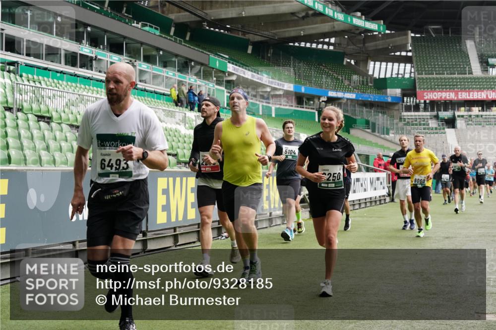 05.10.2025 - 20. swb-Marathon Bremen Michael Burmester http://msf.ph/oto/9328185 05.10.2025 12:57:01 Laufen im Stadion 31, 237, 246, 299, 305, 479, 591, 613, 833, 1161, 1380, 1382, 1595, 1627, 1679, 1971, 1977, 2166, 2263, 2269, 2436, 2438, 2522, 2571, 2634, 3392, 3471, 3606, 3813, 3980, 4101, 4484, 5104, 5246, 5255, 5419, 5503, 5664, 6250, 6267, 6375, 6451, 6486, 6493, 6510, 6768, 6864, 6926, 7000, 7017, 7086, 7283, 7320, 7371, 7390, 7431, 7490, 7546, 7578, 7783, 8023, 8479, 8564, 8903, 8973, 9054, 9129, 325, 830, 901, 989, 2134, 2149, 3161, 4052, 4485, 5469, 5490, 6070, 6441 meine-sportfotos.de