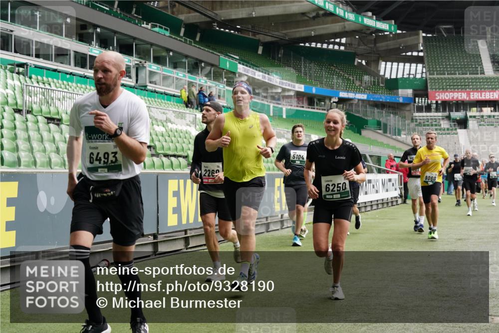 05.10.2025 - 20. swb-Marathon Bremen Michael Burmester http://msf.ph/oto/9328190 05.10.2025 12:57:01 Laufen im Stadion 31, 237, 246, 299, 305, 479, 591, 613, 833, 1161, 1380, 1382, 1595, 1627, 1679, 1971, 1977, 2166, 2263, 2269, 2436, 2438, 2522, 2571, 2634, 3392, 3471, 3606, 3813, 3980, 4101, 4484, 5104, 5246, 5255, 5419, 5503, 5664, 6250, 6267, 6375, 6451, 6486, 6493, 6510, 6768, 6864, 6926, 7000, 7017, 7086, 7283, 7320, 7371, 7390, 7431, 7490, 7546, 7578, 7783, 8023, 8479, 8564, 8903, 8973, 9054, 9129, 325, 830, 901, 989, 2134, 2149, 3161, 4052, 4485, 5469, 5490, 6070, 6441 meine-sportfotos.de