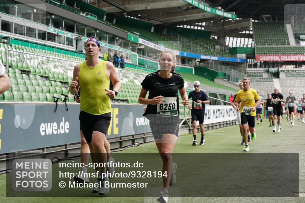05.10.2025 - 20. swb-Marathon Bremen Michael Burmester http://msf.ph/oto/9328194 05.10.2025 12:57:02 Laufen im Stadion 31, 237, 246, 299, 305, 479, 591, 613, 833, 1161, 1380, 1382, 1595, 1627, 1679, 1971, 1977, 2166, 2263, 2269, 2436, 2438, 2522, 2571, 2634, 3392, 3471, 3591, 3606, 3813, 3980, 4101, 4484, 4821, 5104, 5246, 5255, 5419, 5503, 5664, 6250, 6267, 6375, 6451, 6486, 6493, 6510, 6768, 6864, 6926, 7000, 7017, 7086, 7283, 7320, 7371, 7390, 7431, 7490, 7546, 7578, 7783, 8023, 8479, 8564, 8903, 8964, 8973, 9054, 9129, 325, 830, 901, 989, 2134, 2149, 2438, 3161, 4052, 4485, 5469, 6070 meine-sportfotos.de