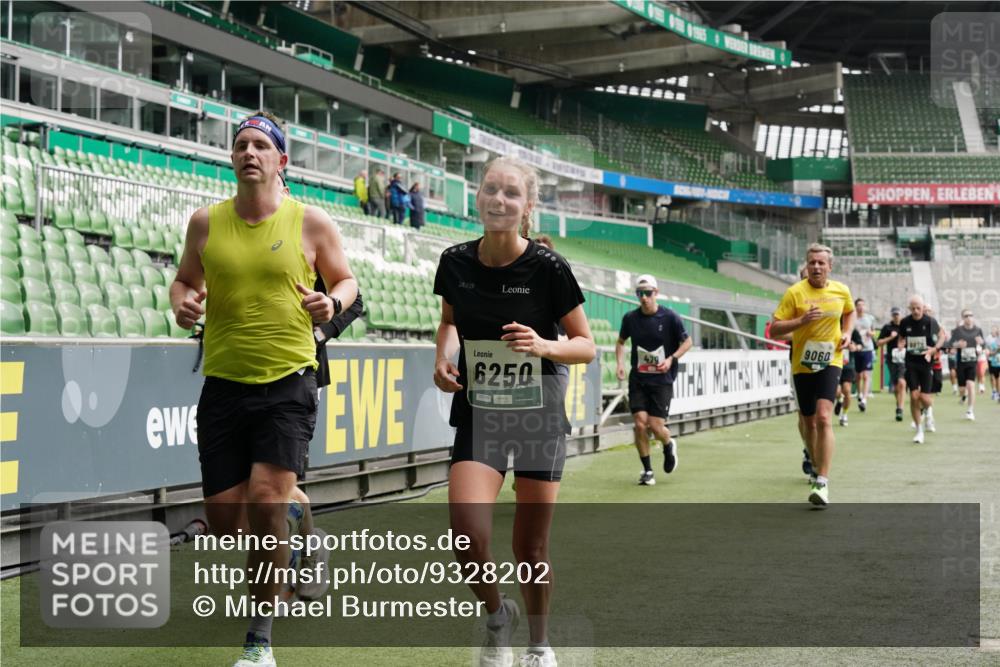05.10.2025 - 20. swb-Marathon Bremen Michael Burmester http://msf.ph/oto/9328202 05.10.2025 12:57:02 Laufen im Stadion 31, 237, 246, 299, 305, 479, 591, 613, 833, 1161, 1380, 1382, 1595, 1627, 1679, 1971, 1977, 2166, 2263, 2269, 2436, 2438, 2522, 2571, 2634, 3392, 3471, 3591, 3606, 3813, 3980, 4101, 4484, 4821, 5104, 5246, 5255, 5419, 5503, 5664, 6250, 6267, 6375, 6451, 6486, 6493, 6510, 6768, 6864, 6926, 7000, 7017, 7086, 7283, 7320, 7371, 7390, 7431, 7490, 7546, 7578, 7783, 8023, 8479, 8564, 8903, 8964, 8973, 9054, 9129, 325, 830, 901, 989, 2134, 2149, 2438, 3161, 4052, 4485, 5469, 6070 meine-sportfotos.de