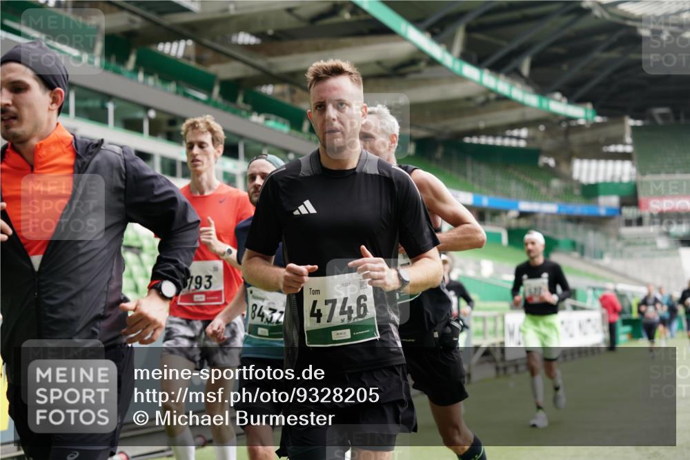 05.10.2025 - 20. swb-Marathon Bremen Michael Burmester http://msf.ph/oto/9328205 05.10.2025 12:52:43 Laufen im Stadion 550, 590, 615, 793, 832, 1298, 1367, 1431, 1550, 1552, 1600, 2072, 2075, 2595, 3033, 3041, 3626, 4132, 4218, 4362, 4573, 4746, 4805, 4914, 4935, 5169, 5447, 5459, 5561, 5675, 5866, 6367, 6630, 6677, 7012, 7277, 7293, 7416, 7634, 7773, 7975, 8218, 8297, 8349, 8431, 8558, 8580, 8701, 8921, 9115, 10338, 754, 1029, 1926, 3178, 4781, 5068, 5108, 5416, 5847, 6773, 7031, 7313, 7419, 8534 meine-sportfotos.de