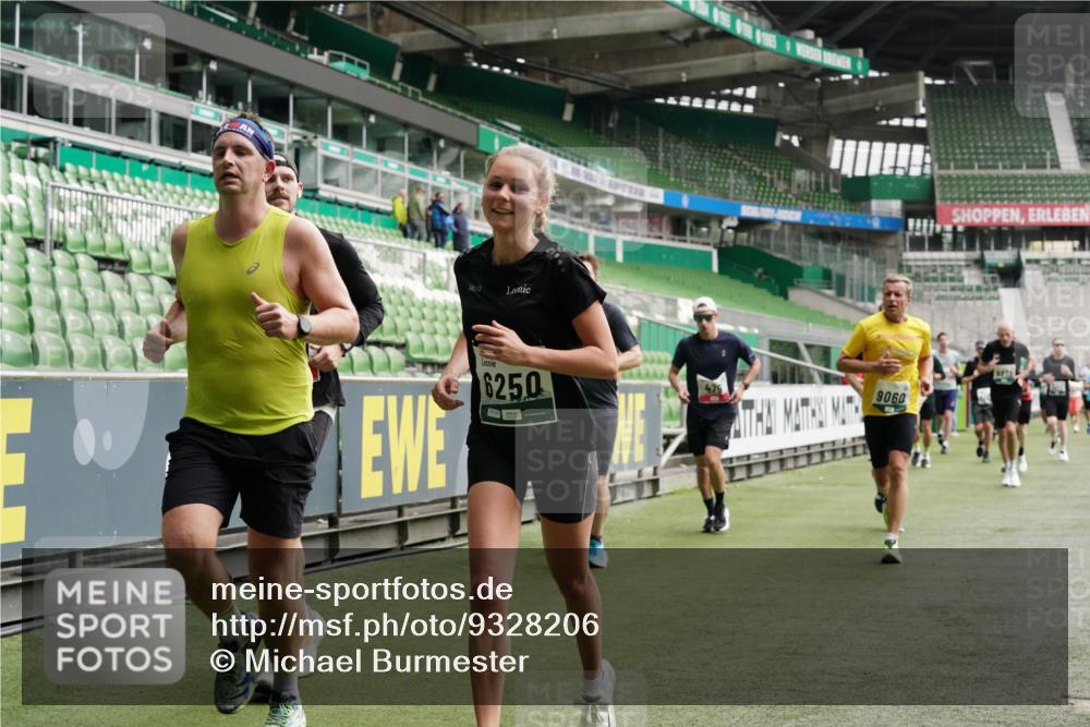 05.10.2025 - 20. swb-Marathon Bremen Michael Burmester http://msf.ph/oto/9328206 05.10.2025 12:57:02 Laufen im Stadion 31, 237, 246, 299, 305, 479, 591, 613, 833, 1161, 1380, 1382, 1595, 1627, 1679, 1971, 1977, 2166, 2263, 2269, 2436, 2438, 2522, 2571, 2634, 3392, 3471, 3591, 3606, 3813, 3980, 4101, 4484, 4821, 5104, 5246, 5255, 5419, 5503, 5664, 6250, 6267, 6375, 6451, 6486, 6493, 6510, 6768, 6864, 6926, 7000, 7017, 7086, 7283, 7320, 7371, 7390, 7431, 7490, 7546, 7578, 7783, 8023, 8479, 8564, 8903, 8964, 8973, 9054, 9129, 325, 830, 901, 989, 2134, 2149, 2438, 3161, 4052, 4485, 5469, 6070 meine-sportfotos.de