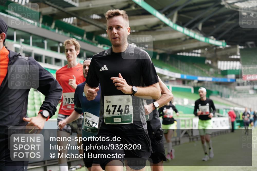 05.10.2025 - 20. swb-Marathon Bremen Michael Burmester http://msf.ph/oto/9328209 05.10.2025 12:52:43 Laufen im Stadion 550, 590, 615, 793, 832, 1298, 1367, 1431, 1550, 1552, 1600, 2072, 2075, 2595, 3033, 3041, 3626, 4132, 4218, 4362, 4573, 4746, 4805, 4914, 4935, 5169, 5447, 5459, 5561, 5675, 5866, 6367, 6630, 6677, 7012, 7277, 7293, 7416, 7634, 7773, 7975, 8218, 8297, 8349, 8431, 8558, 8580, 8701, 8921, 9115, 10338, 754, 1029, 1926, 3178, 4781, 5068, 5108, 5416, 5847, 6773, 7031, 7313, 7419, 8534 meine-sportfotos.de