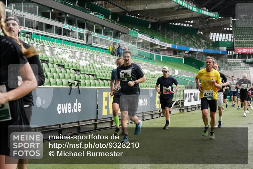 05.10.2025 - 20. swb-Marathon Bremen Michael Burmester http://msf.ph/oto/9328210 05.10.2025 12:57:03 Laufen im Stadion 31, 237, 246, 299, 305, 479, 591, 613, 833, 1161, 1380, 1382, 1595, 1627, 1679, 1971, 1977, 2166, 2263, 2269, 2436, 2522, 2571, 2634, 3392, 3471, 3591, 3606, 3813, 3980, 4101, 4484, 4821, 5104, 5246, 5255, 5419, 5503, 5664, 6250, 6267, 6375, 6451, 6486, 6493, 6510, 6768, 6864, 6926, 7000, 7017, 7086, 7283, 7320, 7371, 7390, 7431, 7490, 7546, 7578, 7783, 8023, 8479, 8564, 8903, 8964, 8973, 9054, 9129, 325, 830, 901, 989, 1380, 2134, 2149, 2438, 3161, 4052, 4485, 5469, 6070 meine-sportfotos.de