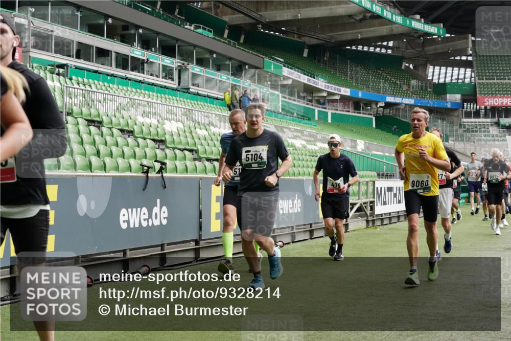 05.10.2025 - 20. swb-Marathon Bremen Michael Burmester http://msf.ph/oto/9328214 05.10.2025 12:57:03 Laufen im Stadion 31, 237, 246, 299, 305, 479, 591, 613, 833, 1161, 1380, 1382, 1595, 1627, 1679, 1971, 1977, 2166, 2263, 2269, 2436, 2522, 2571, 2634, 3392, 3471, 3591, 3606, 3813, 3980, 4101, 4484, 4821, 5104, 5246, 5255, 5419, 5503, 5664, 6250, 6267, 6375, 6451, 6486, 6493, 6510, 6768, 6864, 6926, 7000, 7017, 7086, 7283, 7320, 7371, 7390, 7431, 7490, 7546, 7578, 7783, 8023, 8479, 8564, 8903, 8964, 8973, 9054, 9129, 325, 830, 901, 989, 1380, 2134, 2149, 2438, 3161, 4052, 4485, 5469, 6070 meine-sportfotos.de