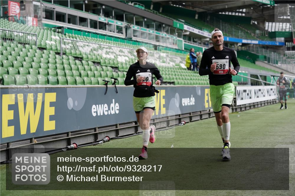05.10.2025 - 20. swb-Marathon Bremen Michael Burmester http://msf.ph/oto/9328217 05.10.2025 12:52:44 Laufen im Stadion 550, 590, 615, 793, 832, 1298, 1367, 1431, 1550, 1552, 1600, 2072, 2075, 2595, 3033, 3041, 3626, 4132, 4218, 4362, 4573, 4746, 4805, 4914, 4935, 5169, 5447, 5459, 5561, 5675, 5866, 6367, 6630, 6677, 7012, 7277, 7293, 7416, 7634, 7773, 7975, 8218, 8297, 8349, 8431, 8462, 8558, 8580, 8701, 8921, 9115, 10338, 1029, 1926, 3178, 4781, 5068, 5108, 5416, 5847, 6773, 7031, 7313, 7419, 8534 meine-sportfotos.de