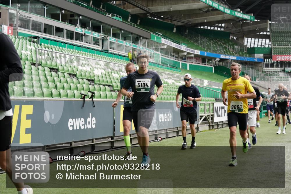 05.10.2025 - 20. swb-Marathon Bremen Michael Burmester http://msf.ph/oto/9328218 05.10.2025 12:57:03 Laufen im Stadion 31, 237, 246, 299, 305, 479, 591, 613, 833, 1161, 1380, 1382, 1595, 1627, 1679, 1971, 1977, 2166, 2263, 2269, 2436, 2522, 2571, 2634, 3392, 3471, 3591, 3606, 3813, 3980, 4101, 4484, 4821, 5104, 5246, 5255, 5419, 5503, 5664, 6250, 6267, 6375, 6451, 6486, 6493, 6510, 6768, 6864, 6926, 7000, 7017, 7086, 7283, 7320, 7371, 7390, 7431, 7490, 7546, 7578, 7783, 8023, 8479, 8564, 8903, 8964, 8973, 9054, 9129, 325, 830, 901, 989, 1380, 2134, 2149, 2438, 3161, 4052, 4485, 5469, 6070 meine-sportfotos.de
