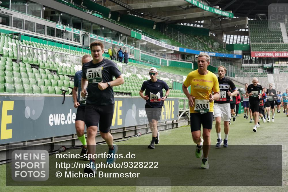 05.10.2025 - 20. swb-Marathon Bremen Michael Burmester http://msf.ph/oto/9328222 05.10.2025 12:57:04 Laufen im Stadion 31, 237, 246, 299, 305, 479, 591, 613, 820, 833, 1161, 1382, 1595, 1627, 1679, 1971, 1977, 2166, 2263, 2269, 2436, 2522, 2571, 2634, 3392, 3471, 3591, 3606, 3813, 3980, 4101, 4484, 4821, 5104, 5246, 5255, 5419, 5503, 5664, 6250, 6267, 6375, 6451, 6486, 6493, 6510, 6768, 6864, 6926, 7000, 7017, 7086, 7283, 7320, 7371, 7390, 7431, 7490, 7546, 7578, 7783, 8023, 8479, 8564, 8903, 8964, 8973, 9054, 9129, 325, 830, 901, 989, 1380, 2134, 2149, 2438, 3161, 4052, 4485, 5469, 6070 meine-sportfotos.de