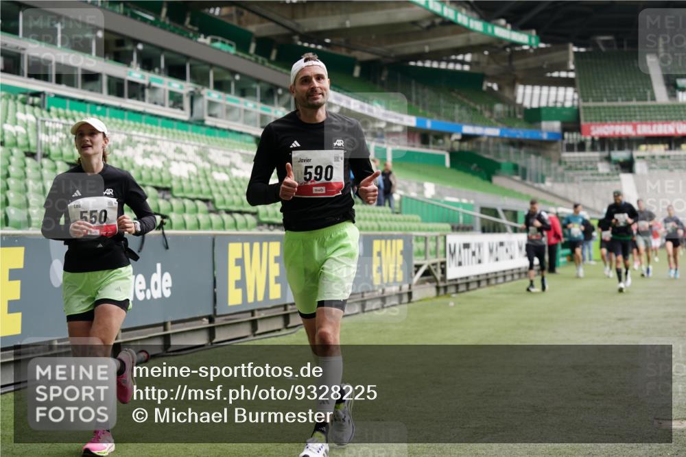 05.10.2025 - 20. swb-Marathon Bremen Michael Burmester http://msf.ph/oto/9328225 05.10.2025 12:52:45 Laufen im Stadion 550, 590, 615, 793, 832, 1298, 1367, 1431, 1550, 1552, 1600, 2072, 2075, 2595, 3033, 3041, 3626, 4132, 4218, 4362, 4573, 4746, 4805, 4914, 4935, 5169, 5447, 5459, 5561, 5675, 5866, 6367, 6630, 6677, 7012, 7277, 7293, 7416, 7634, 7773, 7975, 8218, 8297, 8349, 8431, 8462, 8558, 8580, 8701, 8921, 9115, 10338, 1029, 1926, 3178, 4781, 5068, 5108, 5416, 7031, 7313, 7419, 8534 meine-sportfotos.de