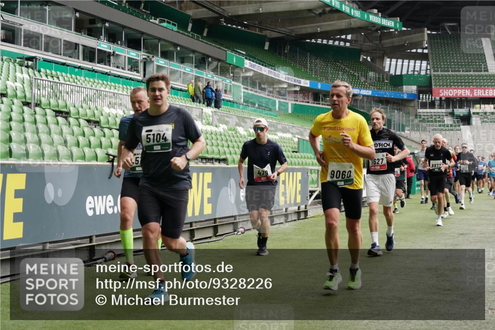 05.10.2025 - 20. swb-Marathon Bremen Michael Burmester http://msf.ph/oto/9328226 05.10.2025 12:57:04 Laufen im Stadion 31, 237, 246, 299, 305, 479, 591, 613, 820, 833, 1161, 1382, 1595, 1627, 1679, 1971, 1977, 2166, 2263, 2269, 2436, 2522, 2571, 2634, 3392, 3471, 3591, 3606, 3813, 3980, 4101, 4484, 4821, 5104, 5246, 5255, 5419, 5503, 5664, 6250, 6267, 6375, 6451, 6486, 6493, 6510, 6768, 6864, 6926, 7000, 7017, 7086, 7283, 7320, 7371, 7390, 7431, 7490, 7546, 7578, 7783, 8023, 8479, 8564, 8903, 8964, 8973, 9054, 9129, 325, 830, 901, 989, 1380, 2134, 2149, 2438, 3161, 4052, 4485, 5469, 6070 meine-sportfotos.de