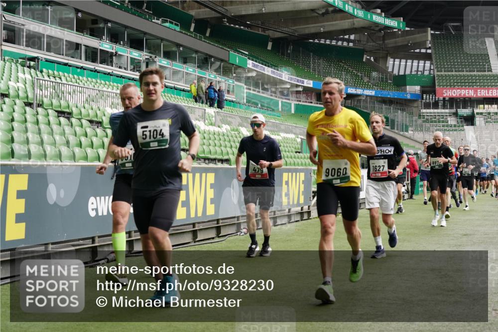05.10.2025 - 20. swb-Marathon Bremen Michael Burmester http://msf.ph/oto/9328230 05.10.2025 12:57:04 Laufen im Stadion 31, 237, 246, 299, 305, 479, 591, 613, 820, 833, 1161, 1382, 1595, 1627, 1679, 1971, 1977, 2166, 2263, 2269, 2436, 2522, 2571, 2634, 3392, 3471, 3591, 3606, 3813, 3980, 4101, 4484, 4821, 5104, 5246, 5255, 5419, 5503, 5664, 6250, 6267, 6375, 6451, 6486, 6493, 6510, 6768, 6864, 6926, 7000, 7017, 7086, 7283, 7320, 7371, 7390, 7431, 7490, 7546, 7578, 7783, 8023, 8479, 8564, 8903, 8964, 8973, 9054, 9129, 325, 830, 901, 989, 1380, 2134, 2149, 2438, 3161, 4052, 4485, 5469, 6070 meine-sportfotos.de